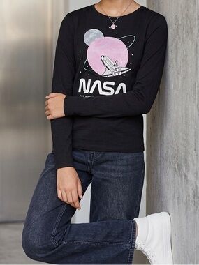 NWT H&M NASA Long Sleeve Space Graphic Tee – Girl’s Size 16/18